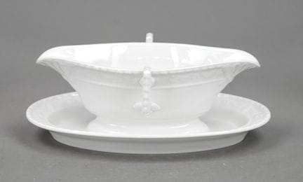 带稳固底座的浇汁碗，柏林皇家瓷器厂（KPM），20世纪，第二世界大战时期，库尔兰款式，由弗里德里希·