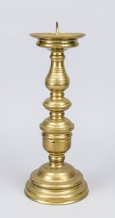 Candelabro de altar, siglo XIX o anterior, latón/b