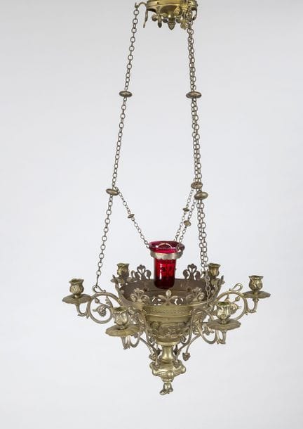 Lampe religieuse, XIXe/XXe siècles, laiton. Panier