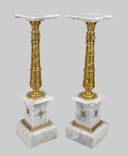 Paire de colonnes, XXe siècle, marbre et laiton. S