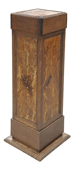 Colonne, début du XXe siècle, chêne. Forme carrée 