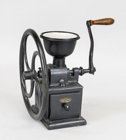 Moulin à café, fin du XIXe siècle, en fonte laquée