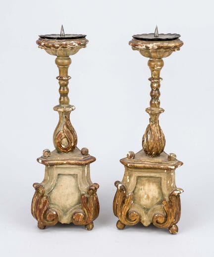 Paire de chandeliers d'autel, XVIIIe siècle, en bo