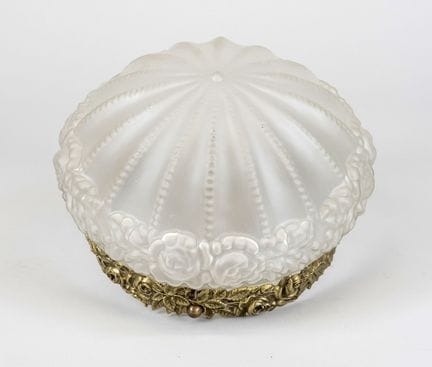 Plafonnier, XXe siècle, monture en laiton ornée, a