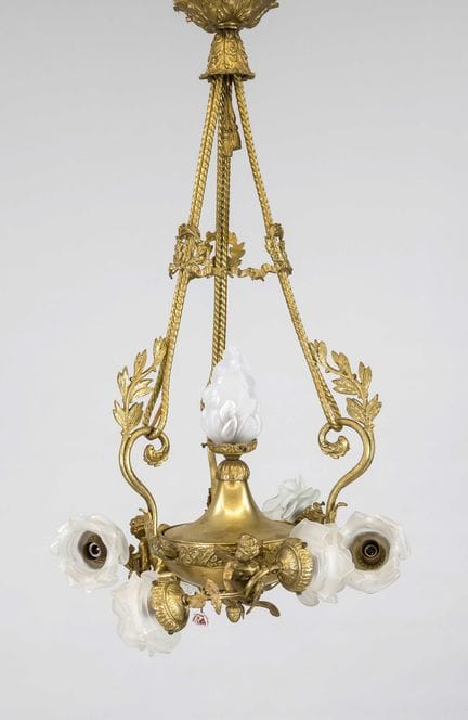 Lustre, fin du XIXe siècle, laiton. Console centra