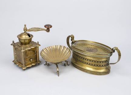 Ensemble en laiton, XIXe/XXe siècles. 1 x réchaud 