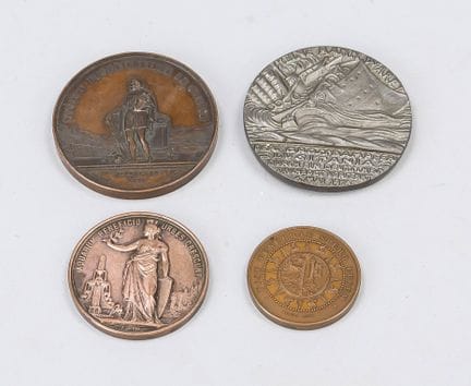 4 médailles, XIXe/XXe siècles, alliages divers. 1 