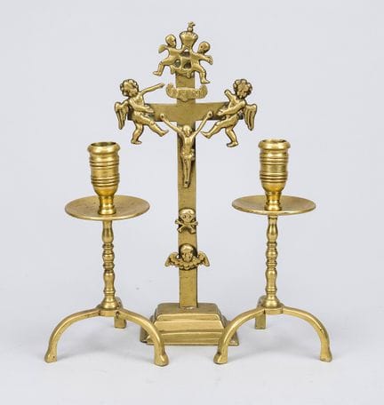Crucifix sur pied et une paire de chandeliers, XIX