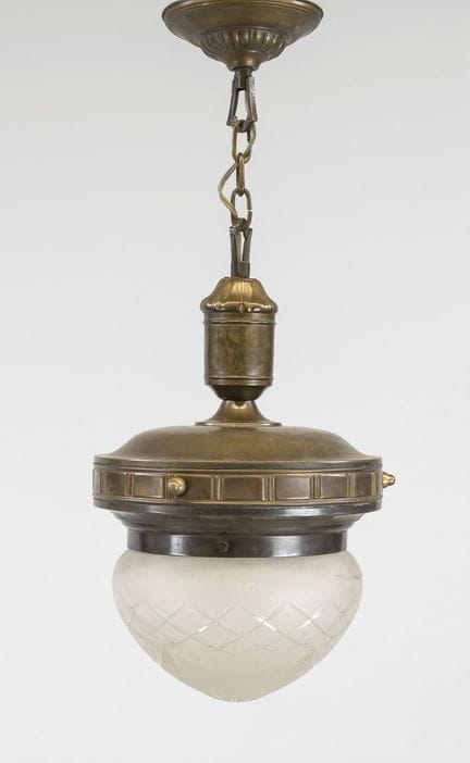 Lustre, début du XXe siècle, laiton. Monture en ba