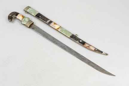 Sciabola orientale con pietre incastonate, XX seco
