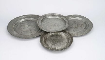 4 anciennes assiettes en étain, XVIIIe/XIXe siècle