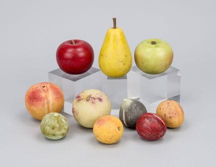 10 frutti decorativi, provenienti dall’Italia, sec