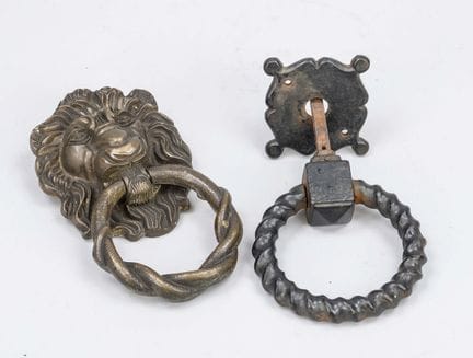2 herrajes de puerta/aldabas, siglos XIX y XX, hie