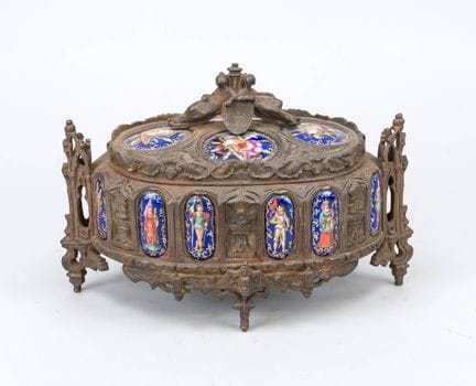 Cajita de estilo gótico, siglo XIX, fundición de h