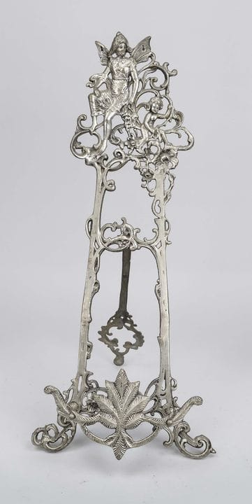 Chevalet de table, fin du XIXe siècle, fonte. Ouvr