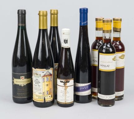 8 botellas de vino, siglos XX y XXI. Entre otras: 