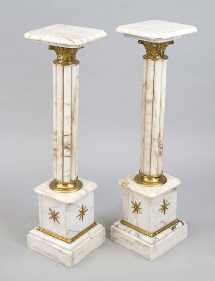Paire de colonnes, XXe siècle, marbre blanc à vein
