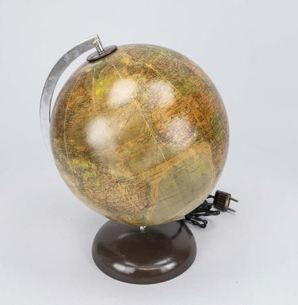 Globe terrestre éclairé, France, 1re moitié du XXe