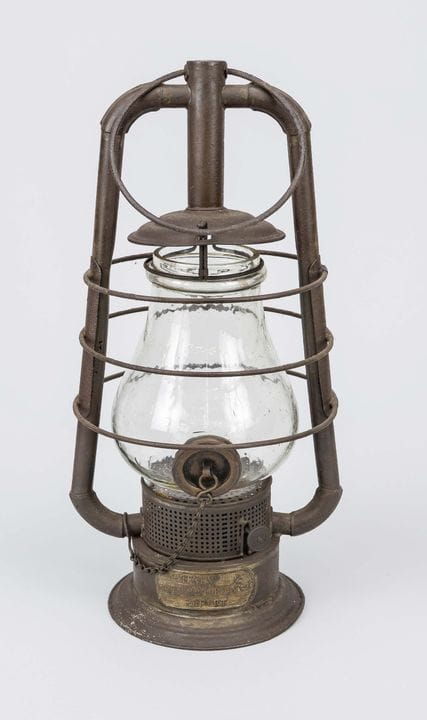 Lampe à pétrole, XIXe siècle, structure en fer ave