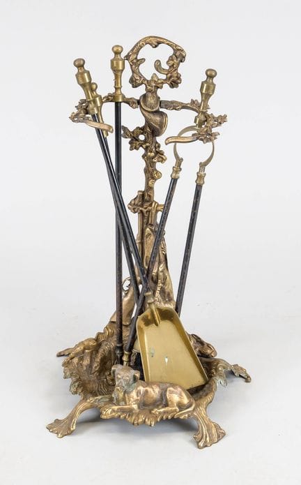 Kaminset mit jagdlichem Stand, 20. Jh., Messing un