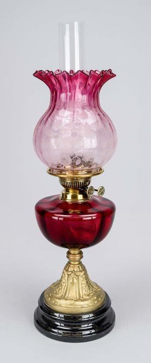 Lampe à pétrole, XXe siècle, pied doré sur socle l