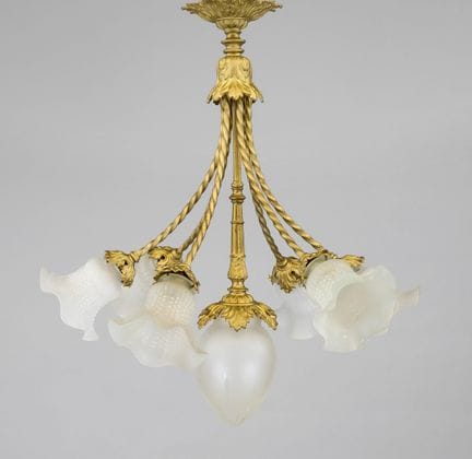 Lustre, fin du XIXe siècle, laiton doré. Bouquet r