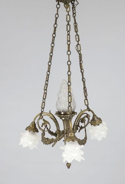 Lampe suspendue, fin du XIXe siècle, en laiton. Co