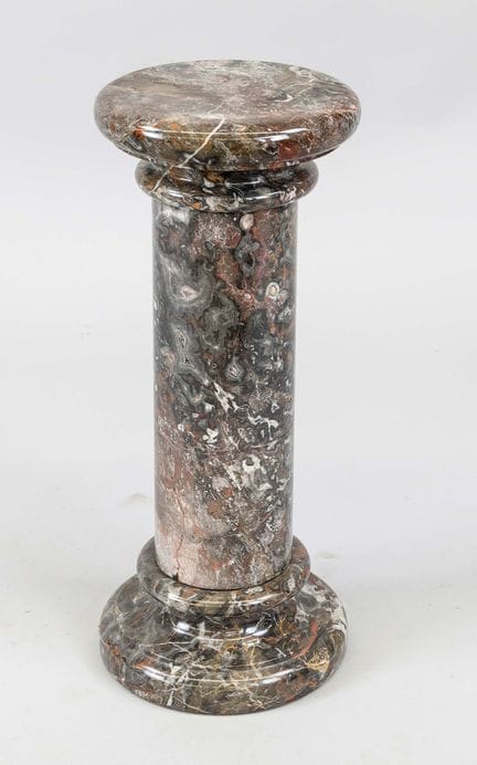 Colonne, XXe siècle, pierre dure présentant un mot