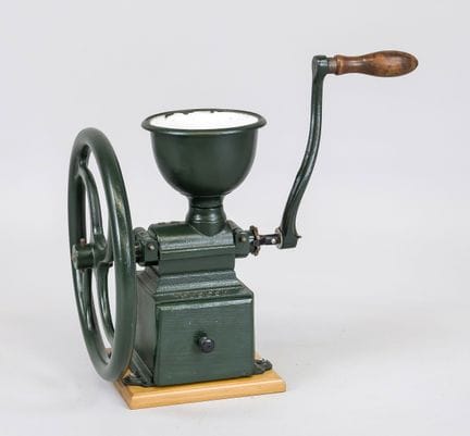 Moulin à café, fin du XIXe siècle, en fonte laquée