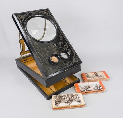 Stéréoscope avec photos correspondantes, vers 1880
