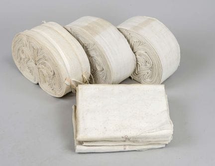Lote de ropa de cama antigua, de los siglos XIX y 