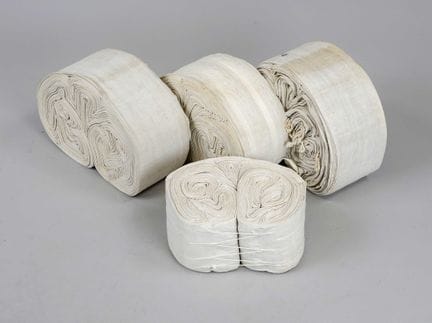 Lote de ropa de cama antigua, de los siglos XIX y 