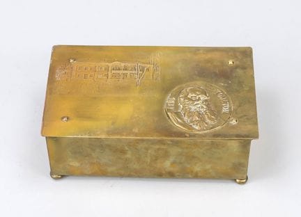 Caja de cigarrillos de León Tolstói, Rusia, hacia 