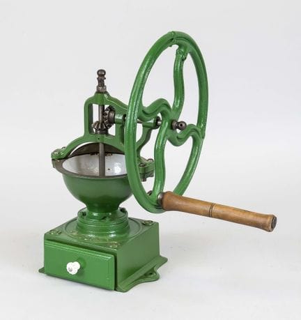 Moulin à café, fin du XIXe siècle, en fonte laquée