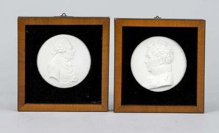 2 reliefs portrait ronds, 1re moitié du XXe siècle