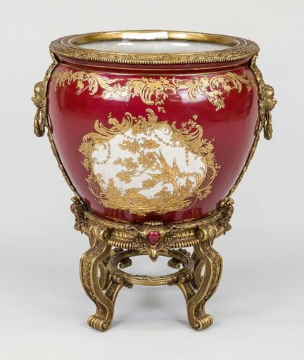 Maceta decorativa, probablemente de China, siglo X