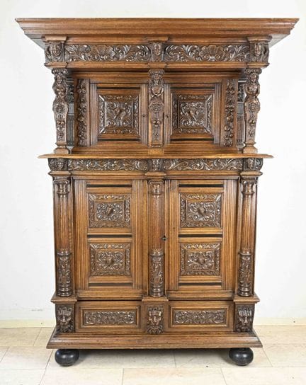 Magnifique armoire de style néo-Renaissance datant