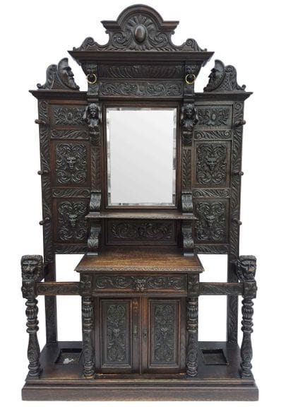 Aparador decorativo de alrededor de 1880, de roble