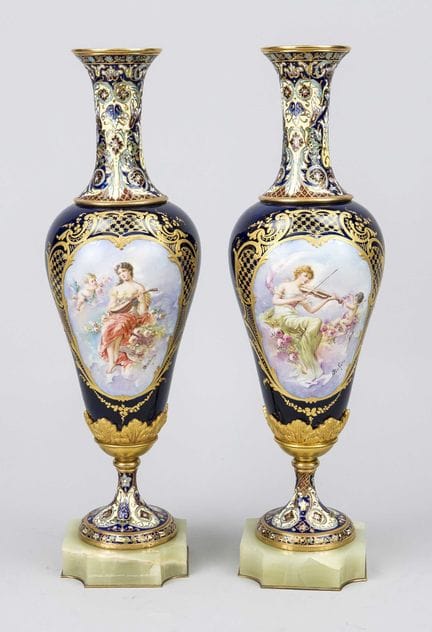 Par de jarrones de gala al estilo de Sèvres, Franc