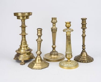 5 chandeliers, XIXe siècle et antérieurs, en laito