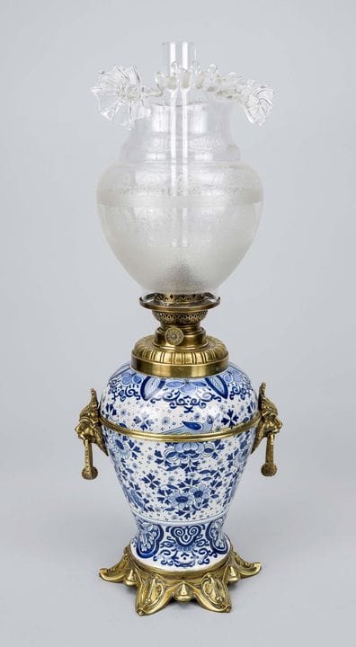 Lampe à pétrole, XIXe/XXe siècles, vase à décor bl