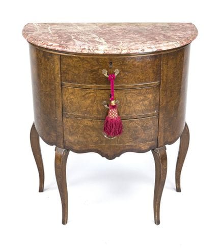 Petite commode en forme de croissant, vers 1900, p