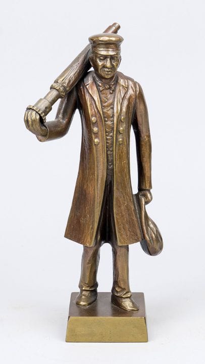 Sculpteur inconnu du XXe siècle, vieux porteur vêt