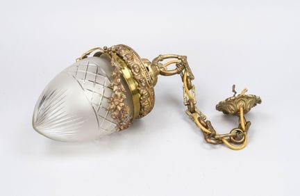 Suspension, XIXe/XXe siècles, laiton. Couronne orn