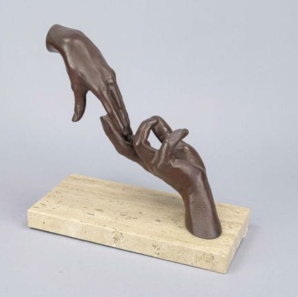 Lorenzo Quinn (né en 1966), deux mains, fonte méta