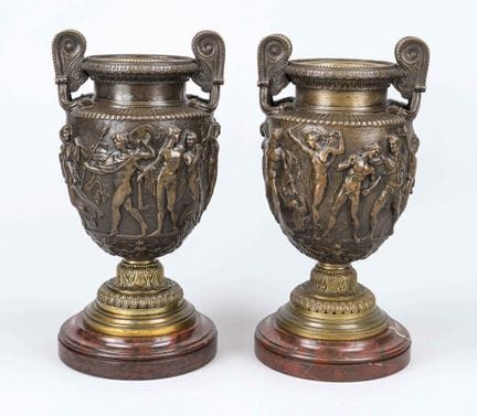 Par de jarrones decorativos, siglo XIX, bronce. Fo