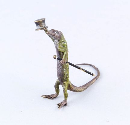 Bronze viennois, XXe siècle, lézard debout avec un