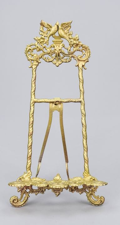Chevalet de table, XXe siècle, métal doré. Ouvrage