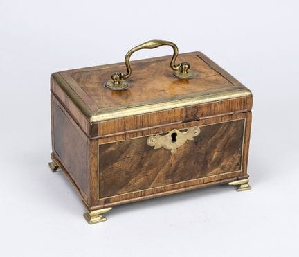 Cajita de la manufactura de Abraham y David Roentg