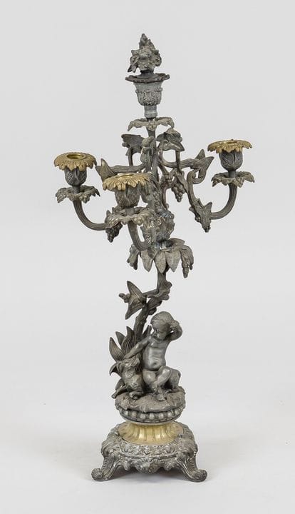 Candélabre, fin du XIXe siècle, fonte. Socle orné 